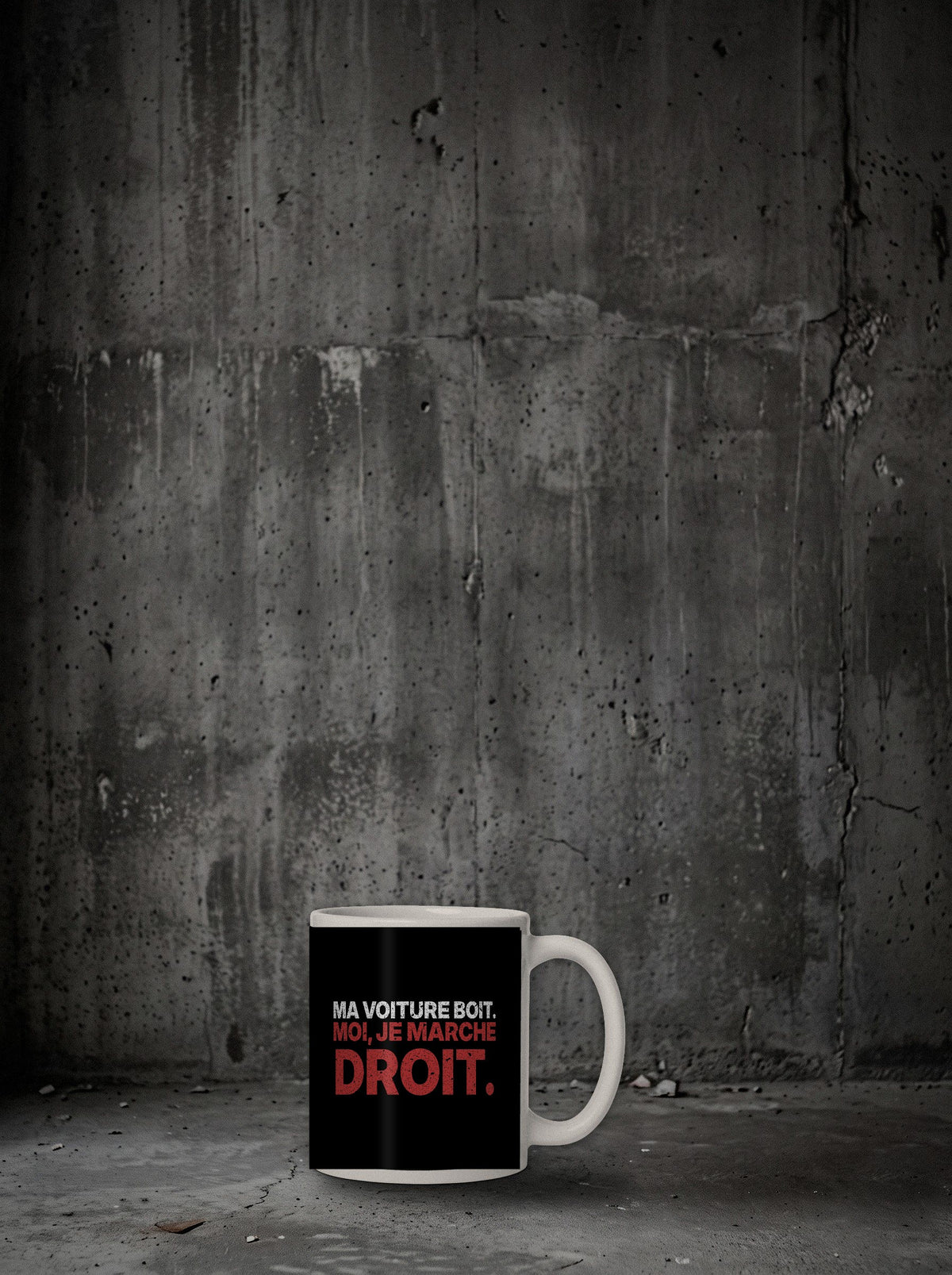 Mug Ma voiture boit posé sur sol béton