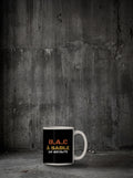 Mug B.A.C À Sable posé sur sol béton