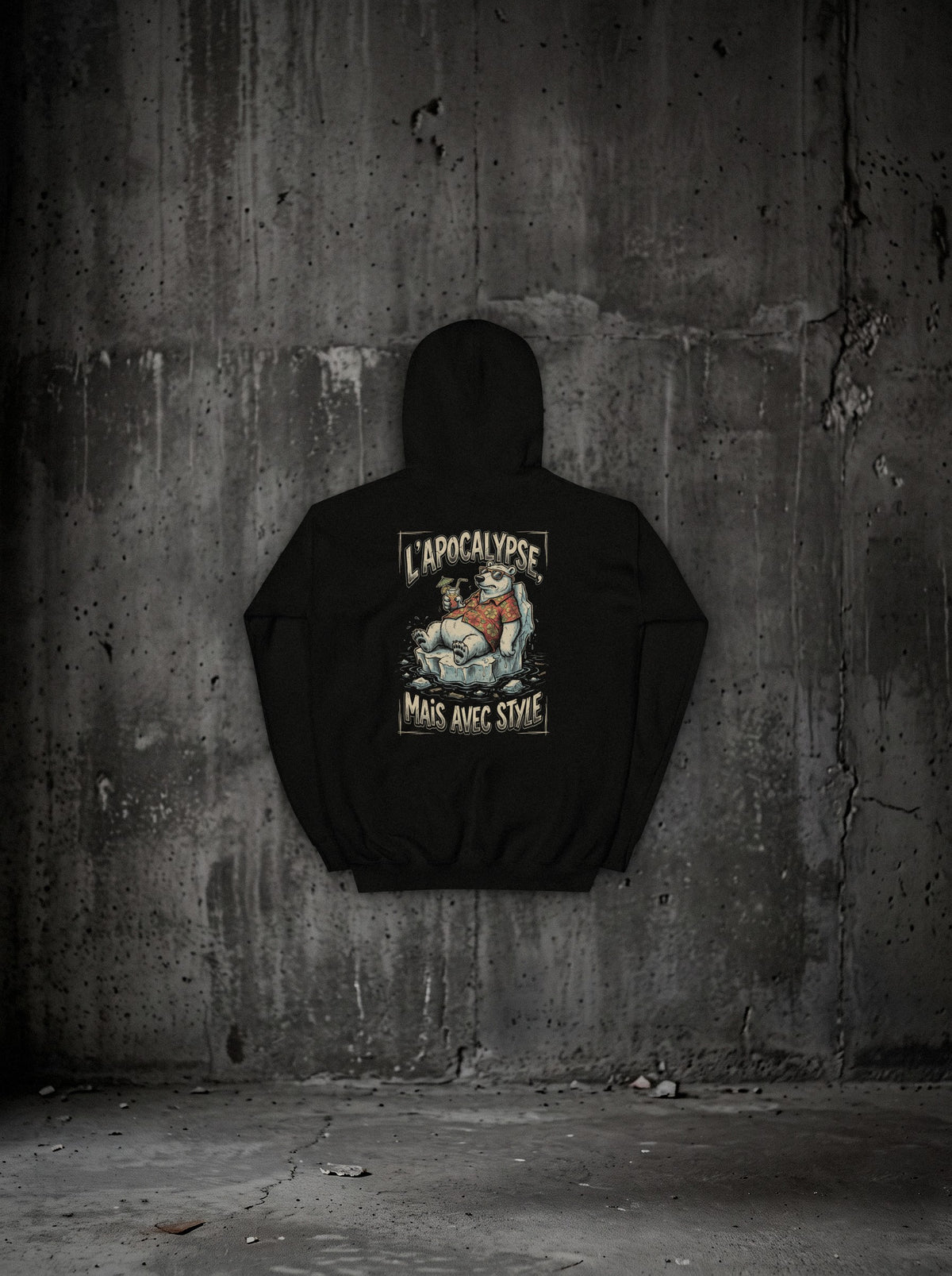 Hoodie L'apocalypse, mais avec style noir, dos, sur mur béton