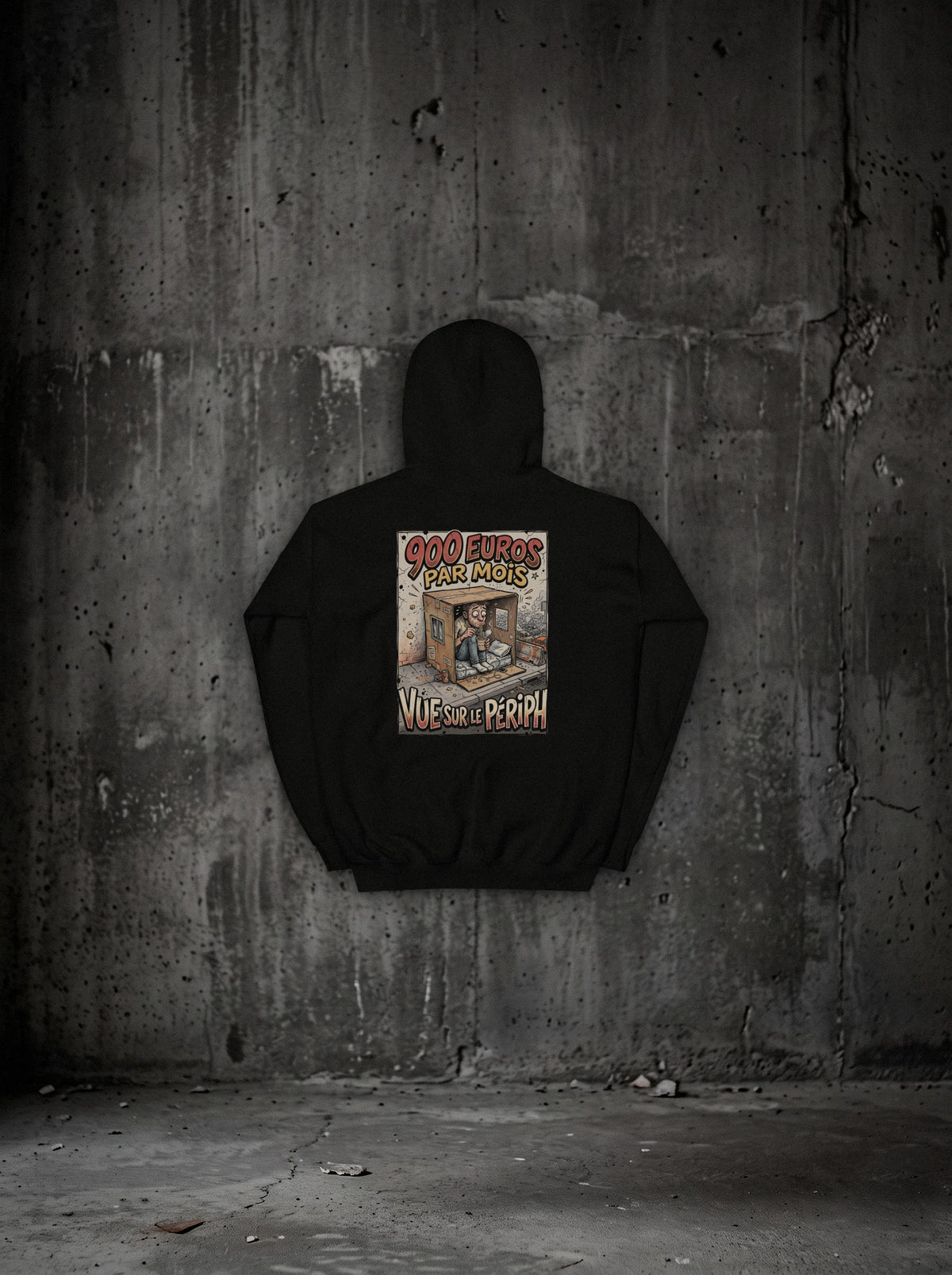 Hoodie 900 euros par mois, vue sur le périph noir, dos, sur mur béton