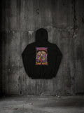 Hoodie Pauvre en 3 fois sans frais noir, dos, sur mur béton