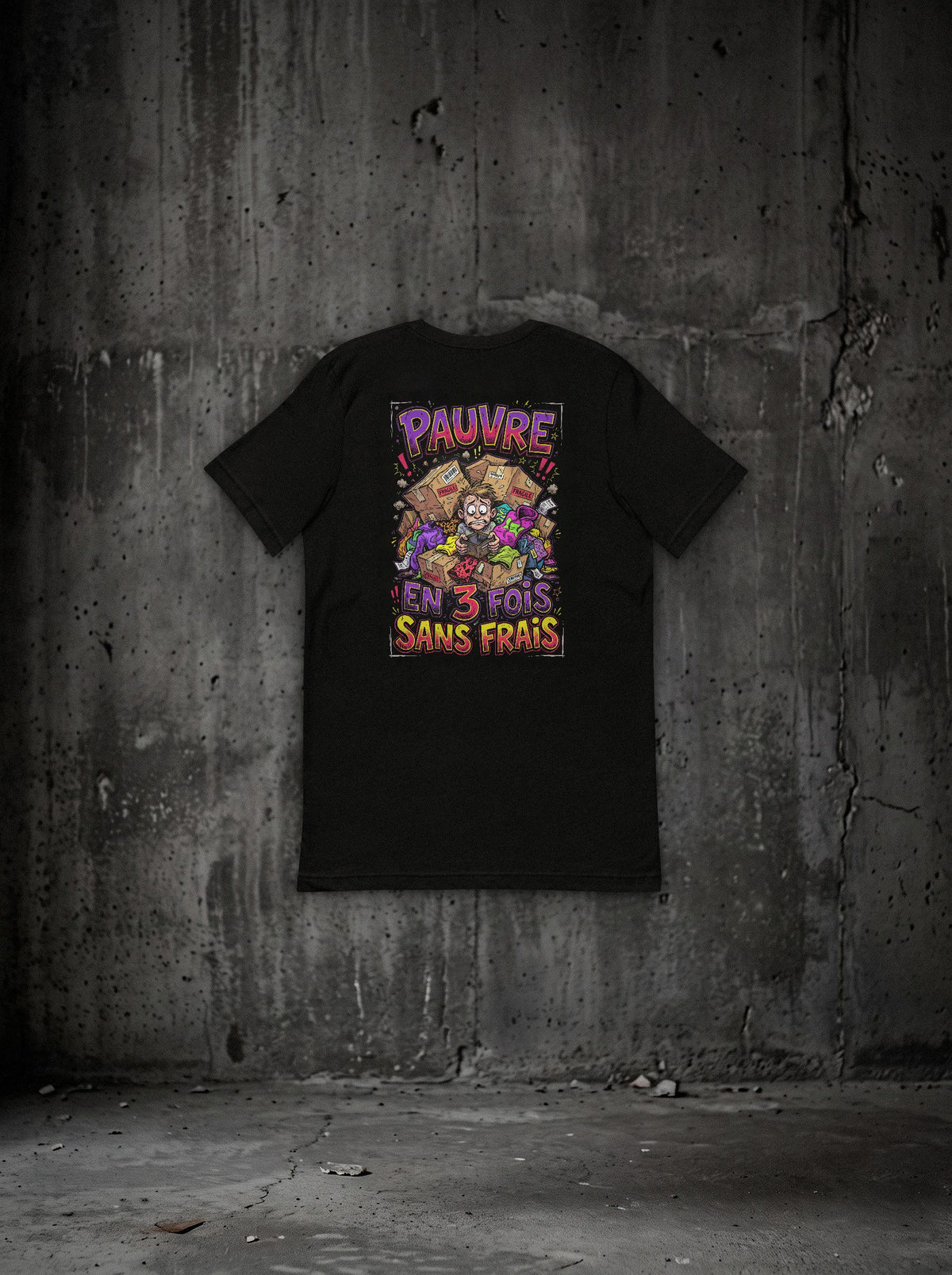 T-shirt Pauvre en 3 fois sans frais noir, dos, sur mur béton