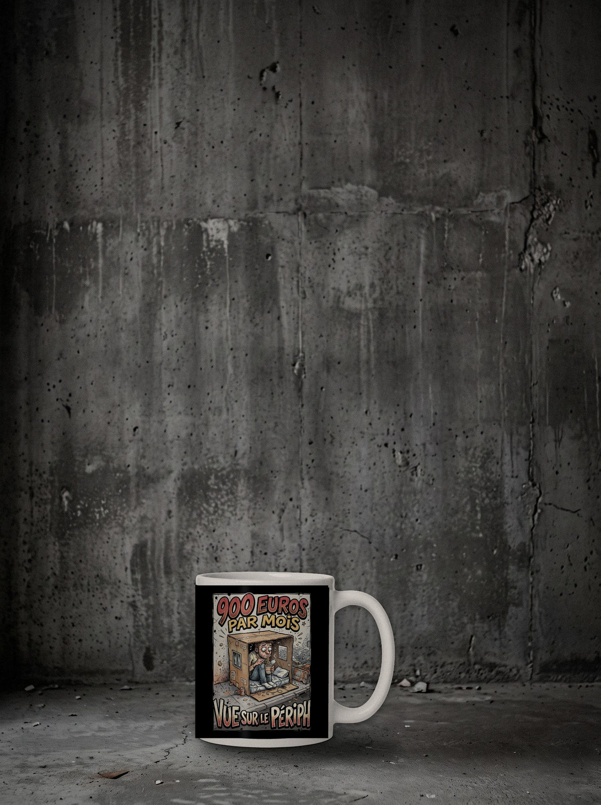 Mug 900 euros par mois, vue sur le périph posé sur sol béton