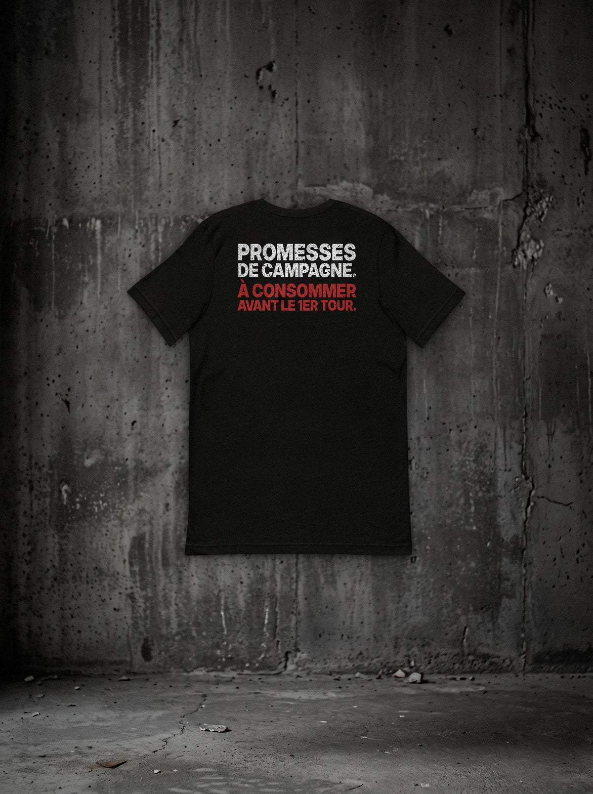 T-shirt À consommer avant le 1er tour SURVIVORRR, vue dos sur mur béton