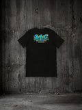 T-shirt B.A.C. Cyan SURVIVORRR, vue dos sur mur béton