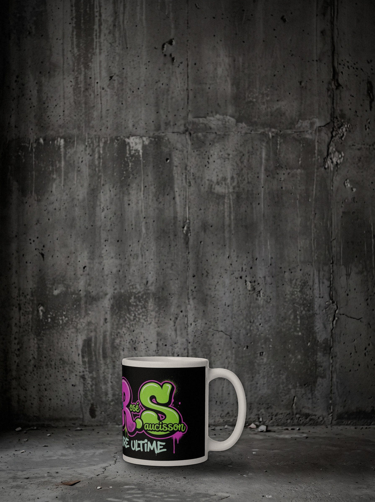 Mug C.R.S SURVIVORRR, Néon, posé au sol béton