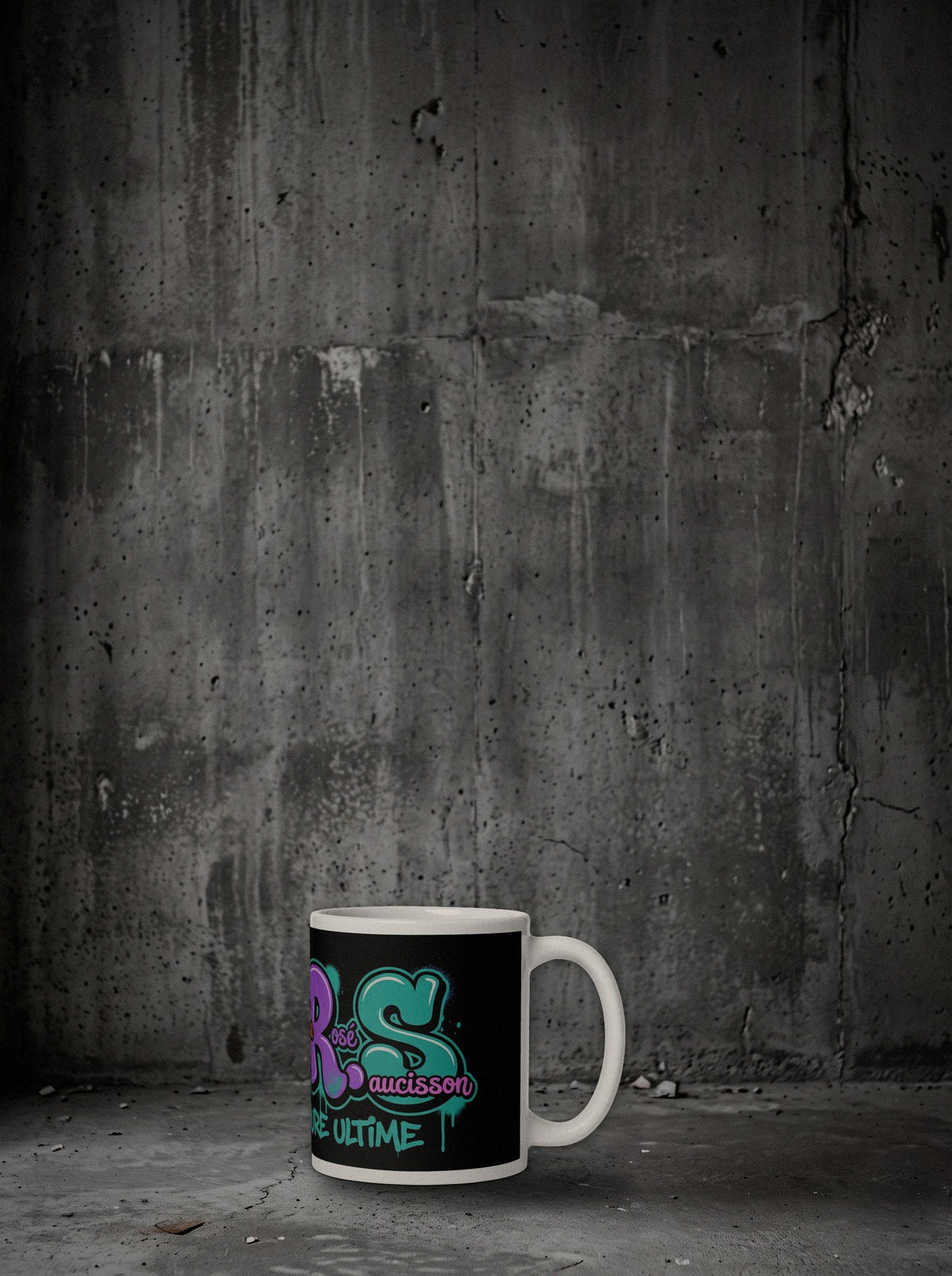Mug C.R.S SURVIVORRR, Tropical, posé au sol béton
