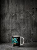 Mug B.A.C. SURVIVORRR, Cyan, posé au sol béton