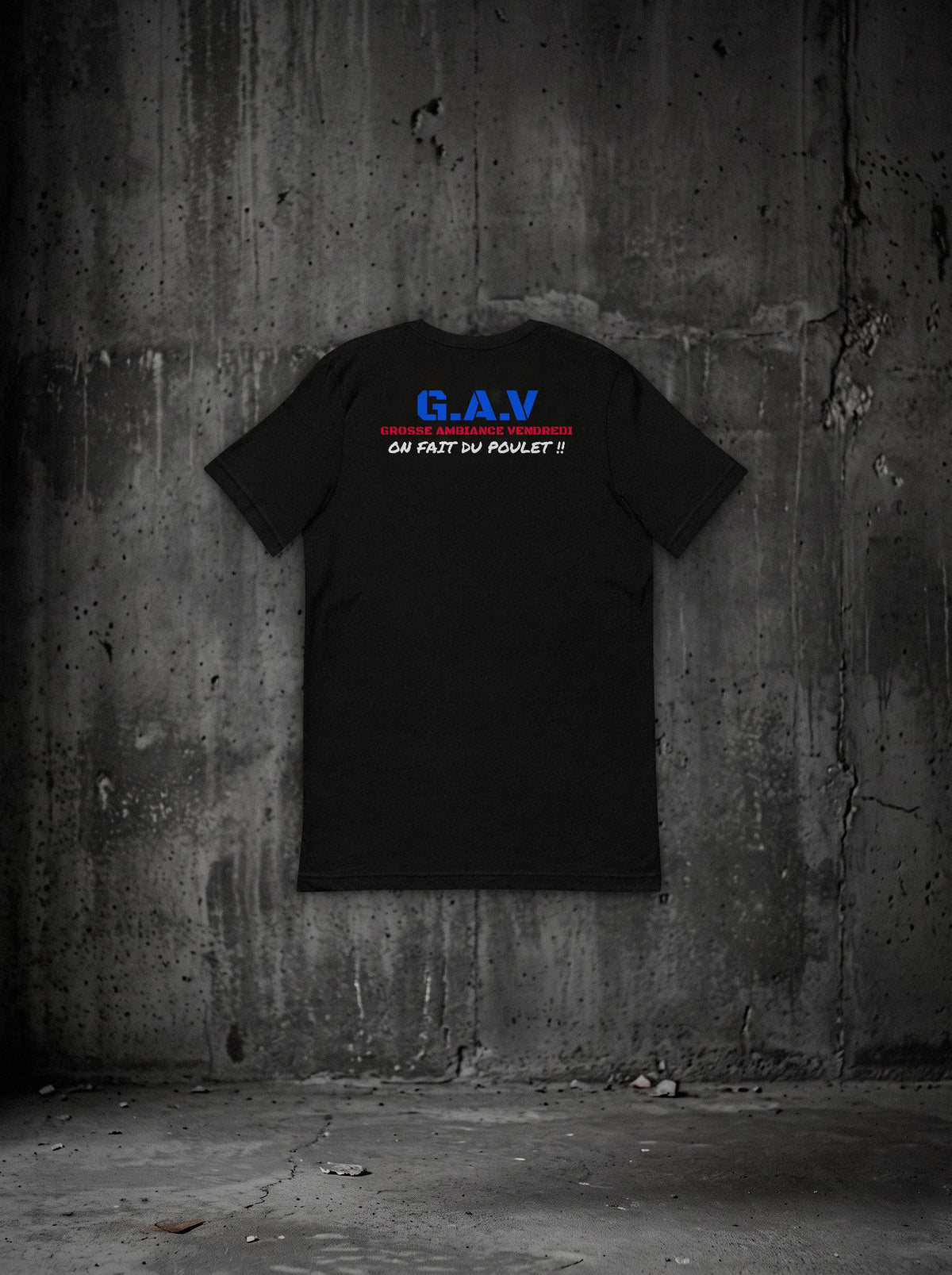 T-shirt G.A.V SURVIVORRR, vue dos sur mur béton