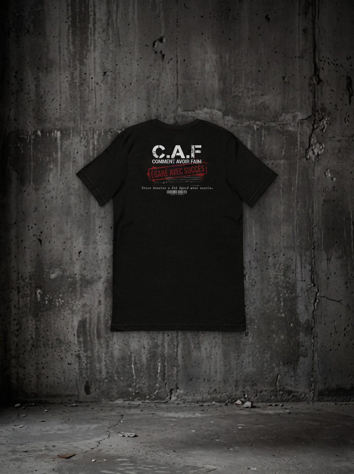 T-shirt C.A.F SURVIVORRR, vue dos sur mur béton
