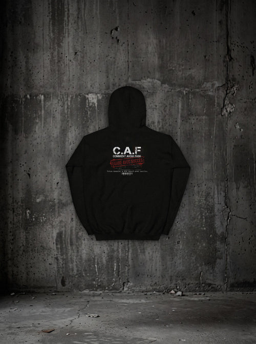 Hoodie C.A.F SURVIVORRR, vue dos sur mur béton