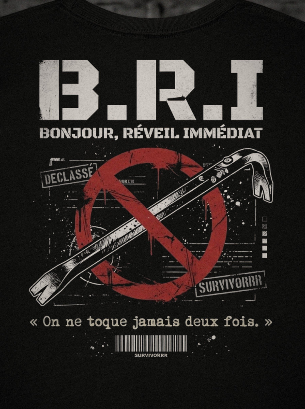 T-shirt B.R.I SURVIVORRR, détail de l'impression