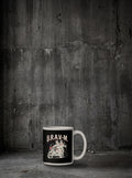 Mug B.R.A.V-M., face, sol béton