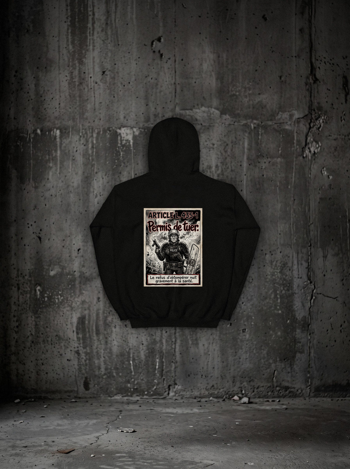 Hoodie Article L. 435-1 noir, dos, sur mur béton
