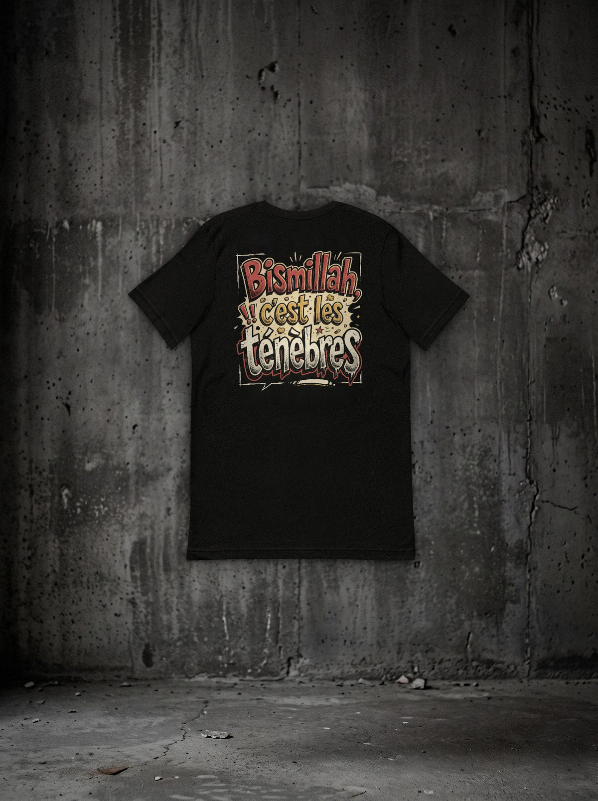 T-shirt Bismillah, c'est les ténèbres noir, dos, sur mur béton