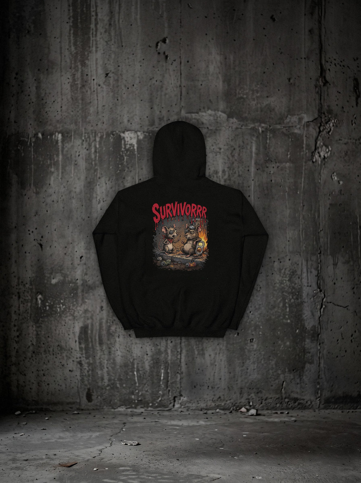 Hoodie Rats SURVIVORRR noir, dos, sur mur béton